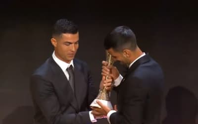 Djokovic recebe Globe Sports Awards das mãos de Cristiano Ronaldo; vídeo