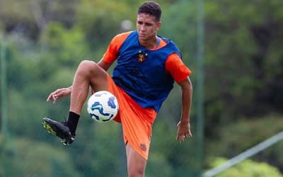 Sport oficializa venda de Riquelme Felipe ao Botafogo; veja valores