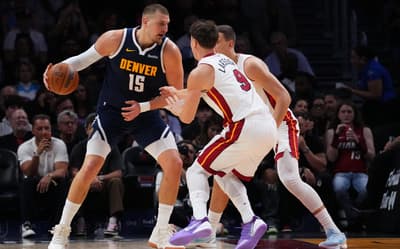Nikola Jokic sente lesão no joelho e preocupa o Nuggets na NBA