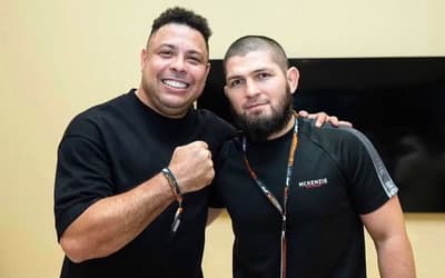 Ronaldo Fenômeno presenteia Khabib, ex-campeão do UFC, em evento
