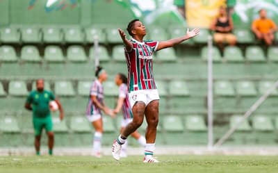 Fluminense anuncia renovação com atacante destaque de 2025