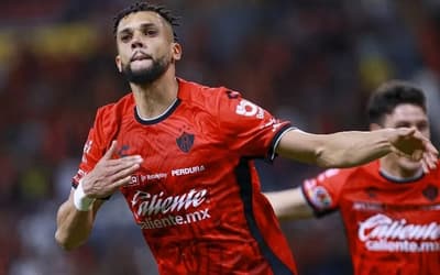 Na mira do Internacional, zagueiro encaminha rescisão no México