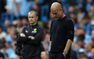 Pep Guardiola lamenta derrota do Manchester City para o Tottenham na Premier League (Foto: Darren Staples / AFP)