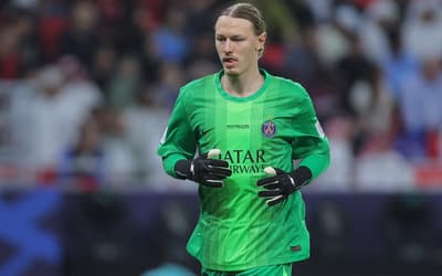 Matvey Safonov foi o herói do PSG contra o Flamengo na final da Copa Intercontinental (Foto: Karim JAAFAR / AFP)