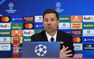 Xabi Alonso se irrita em pergunta sobre Vini Jr: 'Por que perguntou isso?'