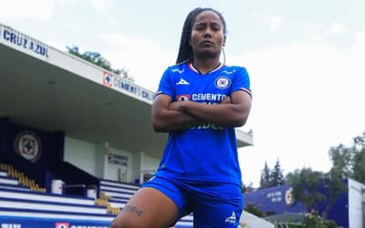Zagueira ex-Grêmio é apresentada ao Cruz Azul, do México