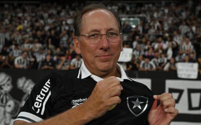 Textor promete pagar transfer ban do Botafogo do próprio bolso
