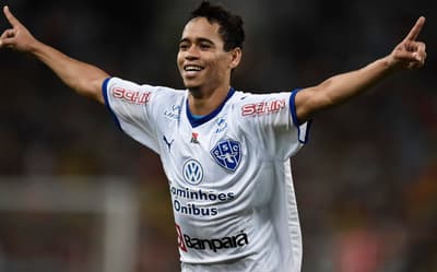 Além de Pikachu: veja jogadores que já vestiram as camisas de Paysandu e Remo