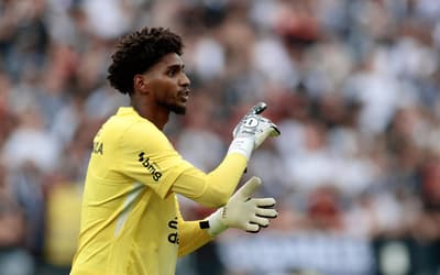 Atitude de Hugo Souza revolta torcedores em Corinthians x São Paulo: 'Caindo na pilha'