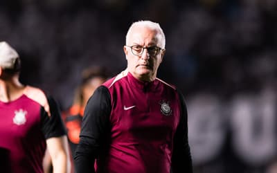 Dorival dispara contra a arbitragem após empate do Corinthians: 'Erro grotesco'