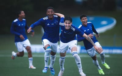 Internacional acerta contratação do lateral Victor Jesus, ex-Grêmio e Cruzeiro, para o Sub-20