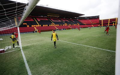 Sport anuncia a contratação do goleiro Halls, ex-Vasco