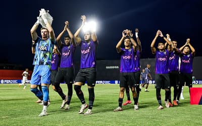 Torcedores do Botafogo celebram sucesso da base: 'Joias do bairro'