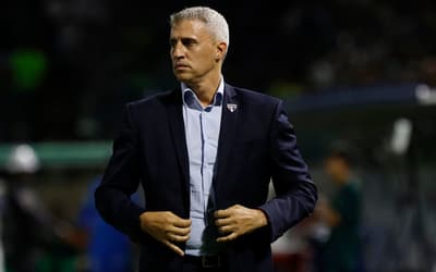 Com três zagueiros de volta, São Paulo define escalação para enfrentar o Flamengo