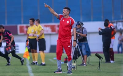 'Os meninos estão indo bem', diz técnico do Internacional após vitória