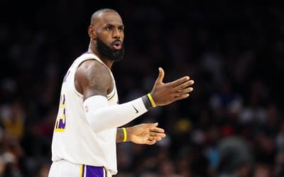 LeBron James critica regra da NBA: 'Não é a mesma coisa'