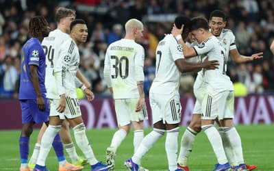 Jogadores do Real Madrid comemoram gol de Vini Jr (Foto: Thomas COEX / AFP)