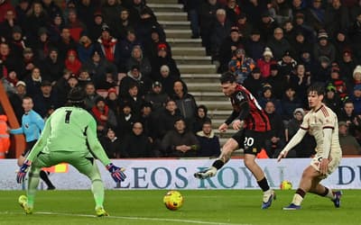 Com gol de brasileiro, Bournemouth surpreende e vence Liverpool pela Premier League