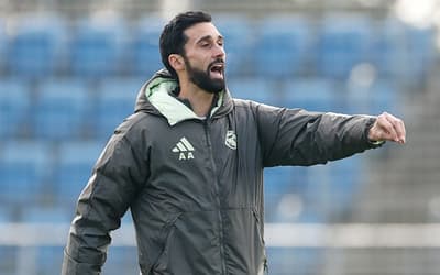 Arbeloa é apresentado no Real Madrid e afirma: 'Quero que Vini se divirta'