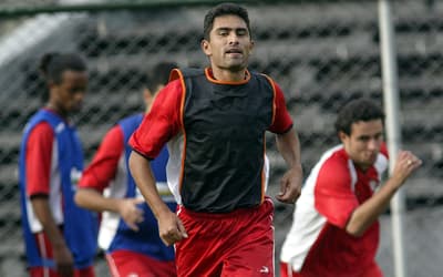 Por onde anda Bechara, ex-meia do Santos?