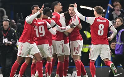 Arsenal domina, aproveita erros e derrota Chelsea pela Copa da Liga Inglesa