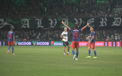 Com gol no fim, RB Bragantino vence o Coritiba na estreia no Brasileirão