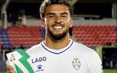 Ex-Cruzeiro marca no fim do jogo e se torna herói em jogo de clube europeu