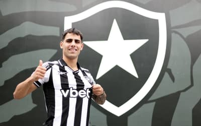 Botafogo anuncia contratação do atacante Lucas Villalba