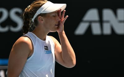 Tenista pega adversária de surpresa após saque polêmico no Australian Open