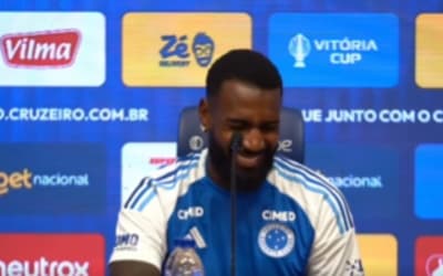 Momento inusitado na coletiva de Gerson no Cruzeiro diverte jogador