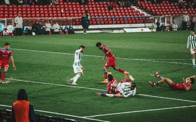 Nove do hexa? Centroavante brasileiro é anunciado por time da Premier League