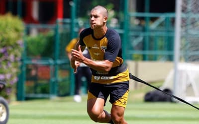 Com destaque da base, São Paulo faz primeiro treino do ano na Barra Funda