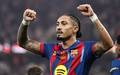 Raphinha vira assunto durante Barcelona x Real Madrid: 'Sempre faz isso'