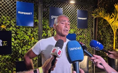 Vasco deve aceitar proposta por Rayan? Romário opina