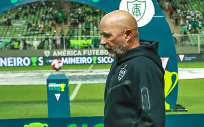 Sampaoli diz mais 'preocupado em recuperar' zagueiros do Atlético-MG ao invés de contratar jogadores