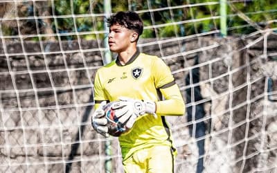 Goleiro do Botafogo, Bruninho Samudio abre o jogo sobre encontro frustrado com o pai