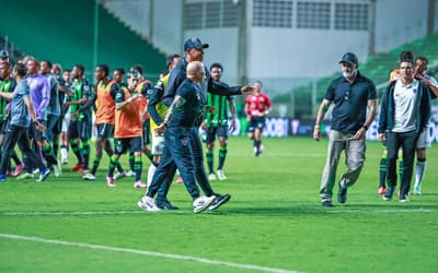 Confusão entre os treinadores: discussão entre Sampaoli e Valentim provoca tumulto em América x Atlético