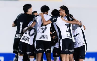 Comissão de Dorival Jr acompanha eliminação do Corinthians na Copinha