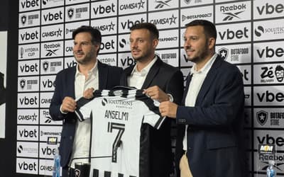 Martin Anselmi é apresentado como novo técnico do Botafogo: 'Muita energia para trabalhar'