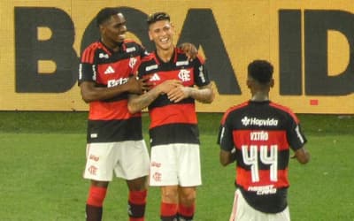 Flamengo vence o Vasco e respira no Campeonato Carioca