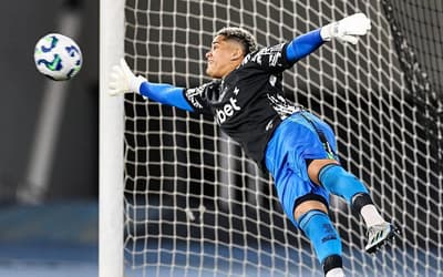 Goleira do Botafogo avalia pré-temporada como intensa e fala em competir em alto nível