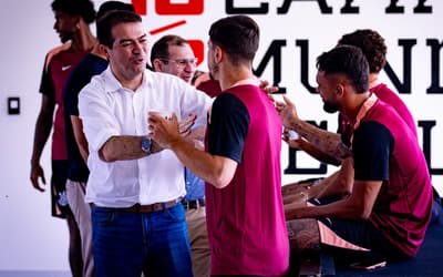 Marcelo Paz exalta clima do Corinthians em primeiros dias de trabalho