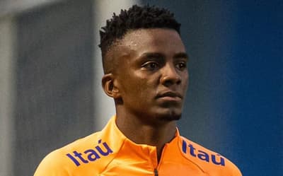 Próximo do Botafogo e monitorado pelo Flamengo: conheça Andrew, goleiro de 24 anos