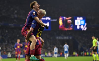 'Lei do ex' de herói e golaços no fim: Barcelona vence Espanyol por 2 a 0 na La Liga