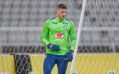 Bento, ex-Athletico, recebe proposta de clube da Premier League