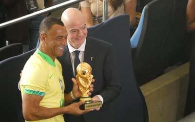 Campeões mundiais pela Seleção Brasileira são homenageados pela Fifa no Maracanã