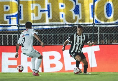 Cuello carrega a bola em Atlético-MG x North (Foto: Pedro Souza / Atlético-MG)