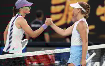 Iga Swiatek aplica "pneu" e avança no Australian Open