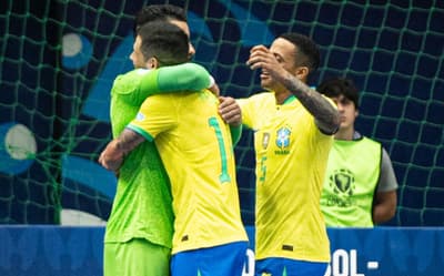 Brasil vence Venezuela com gol de goleiro e garante liderança na Copa América de Futsal