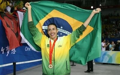 Bicampeã olímpica, Sheilla revela diagnóstico de cancêr de mama